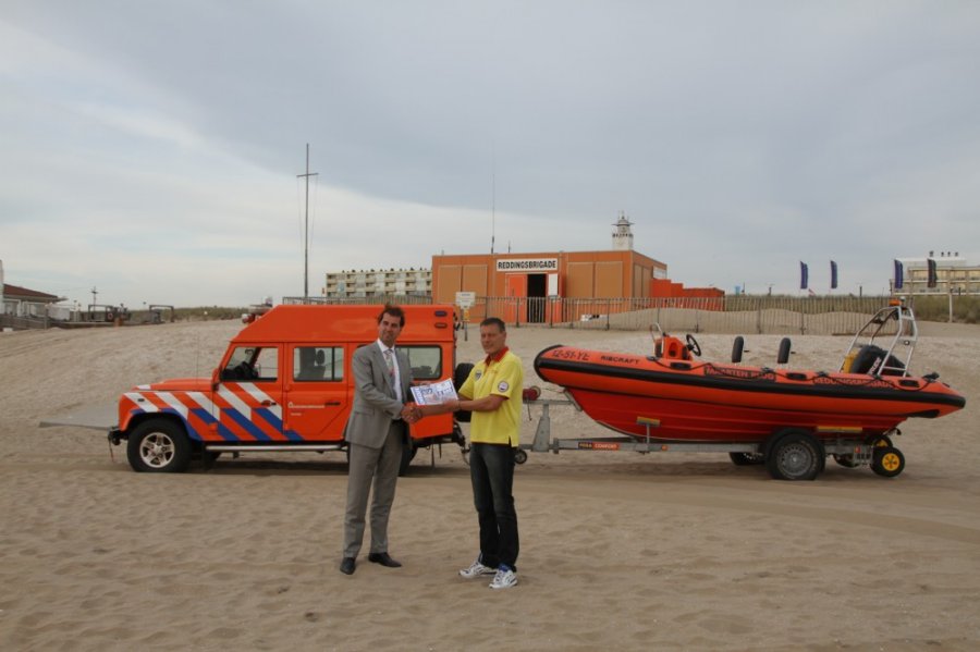 NRB ontvangt cheque van Alexander Hotel Noordwijk